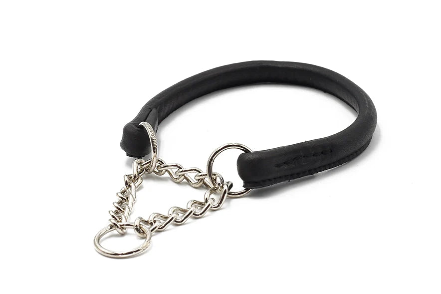 Rundsytt svart hundhalsband i läder med kedjedel
